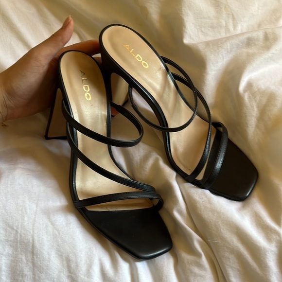 Also strappy heels black - Picture 6 of 9